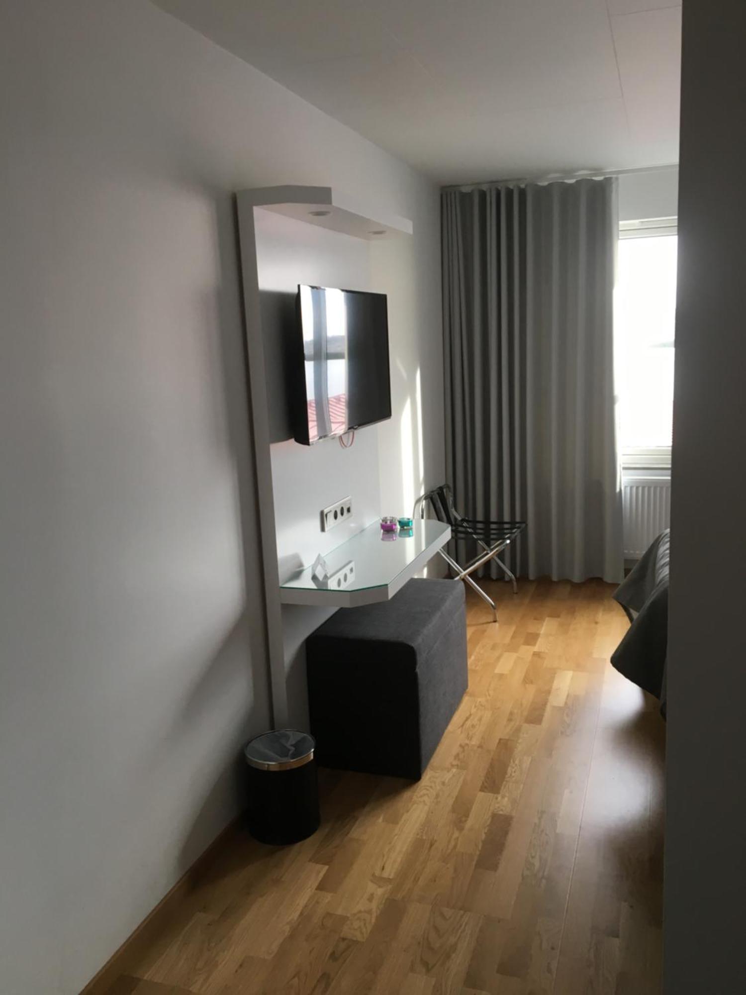 Oemc Kurshotell Ockero Bagian luar foto